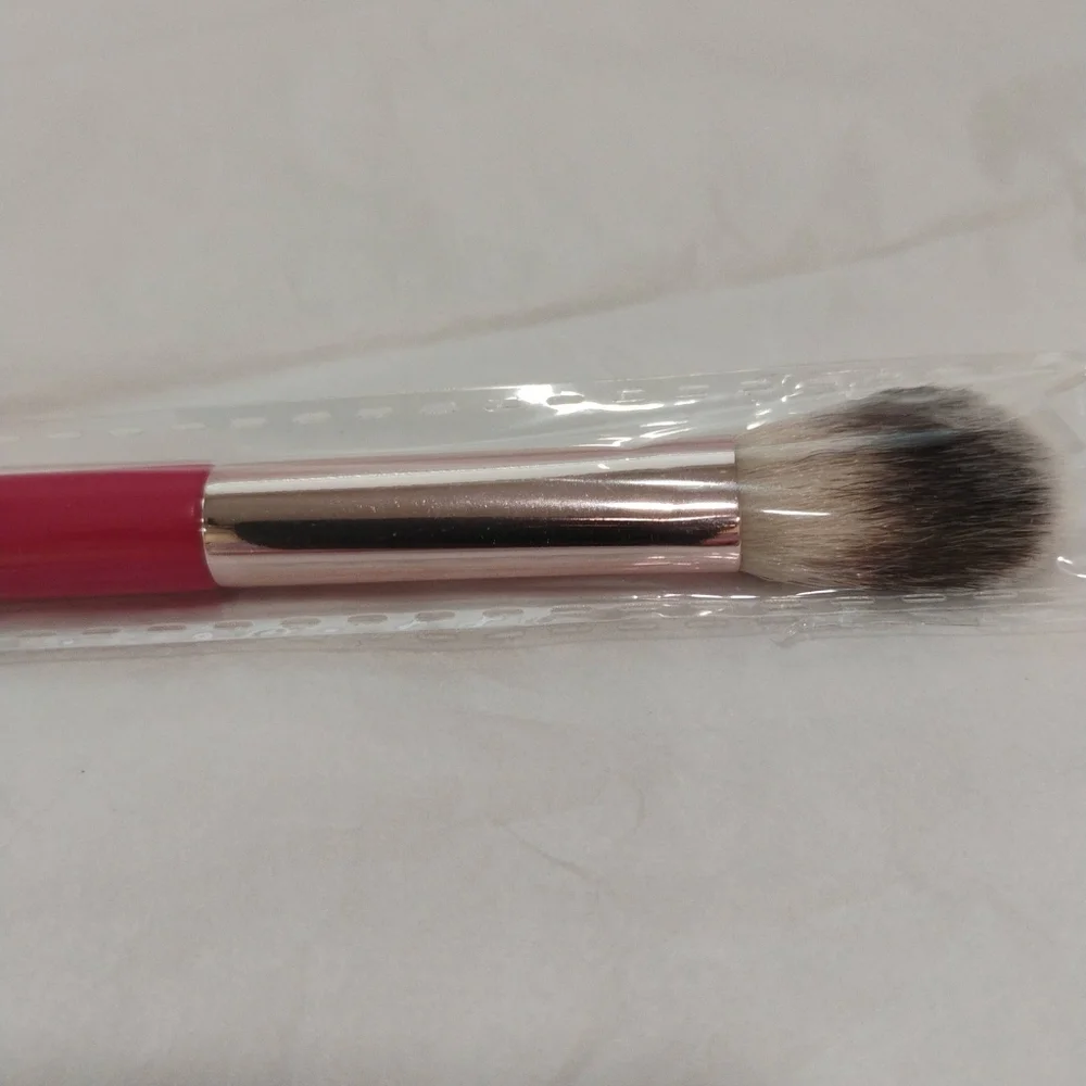 Doll Skin Genius Perfecting Concealer Brush Ltd Edition- Full Size- NWT